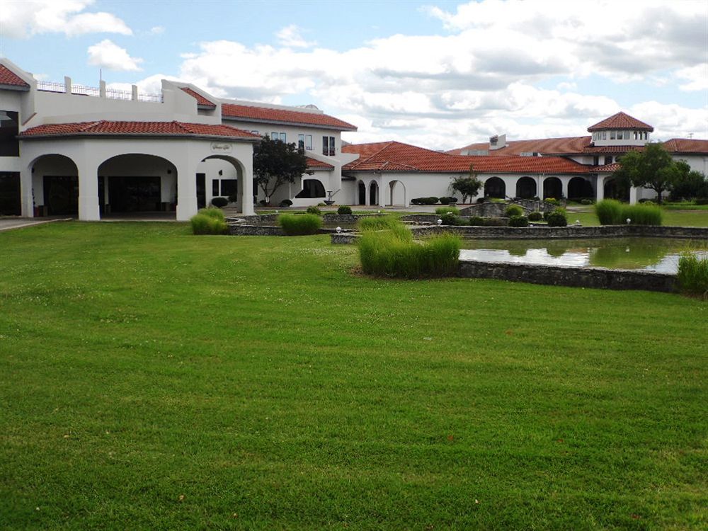 Regalia Hotel & Conference Center Village of Four Seasons Exterior foto